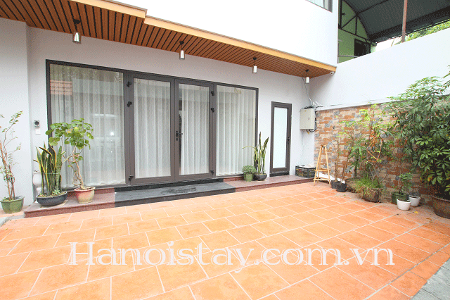 Cho thuê căn hộ đủ đồ mới đẹp Quận Tây Hồ, có ban công rộng 11