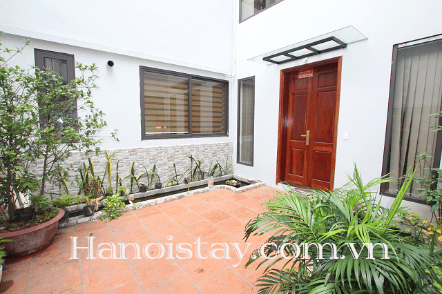 Cho thuê căn hộ đủ đồ mới đẹp Quận Tây Hồ, có ban công rộng 12