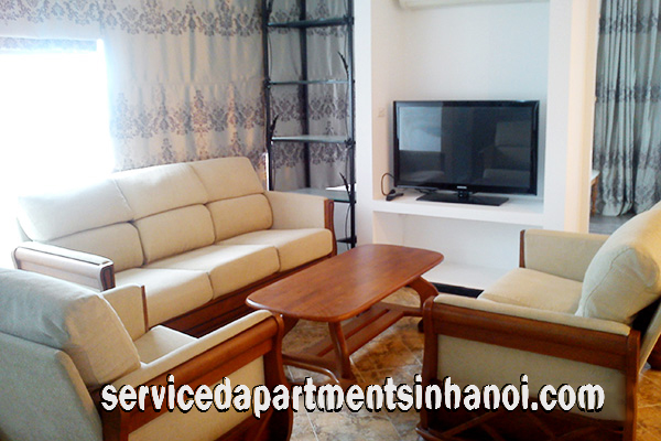 Cho thuê căn hộ giá rẻ 2 phòng ngủ phố Lạc Long Quân, Tây Hồ 1