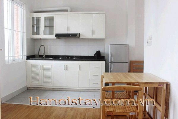 Cho thuê căn hộ giá rẻ, full nội thất ở phố Ngọc Hà, Ba Đình 5