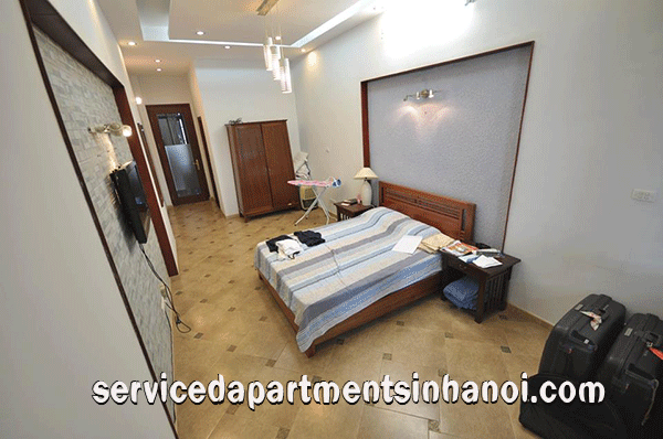 Cho thuê căn hộ mặt hồ Trúc Bạch, diện tích rộng, 180m2 9