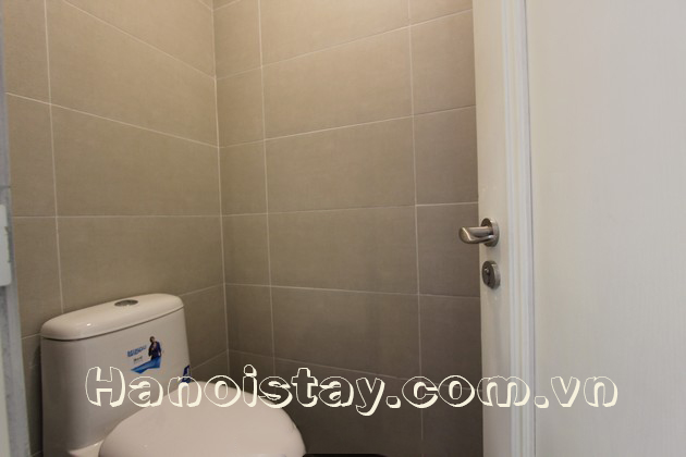 Chúng tôi có căn hộ dịch vụ 2 phòng ngủ giá rẻ cho thuê tại phố Giảng Võ, quận Đống Đa 11
