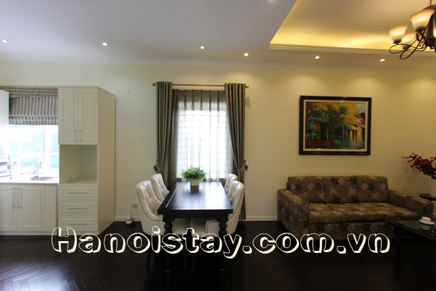 Chúng tôi có căn hộ dịch vụ 2 phòng ngủ giá rẻ cho thuê tại phố Giảng Võ, quận Đống Đa 2