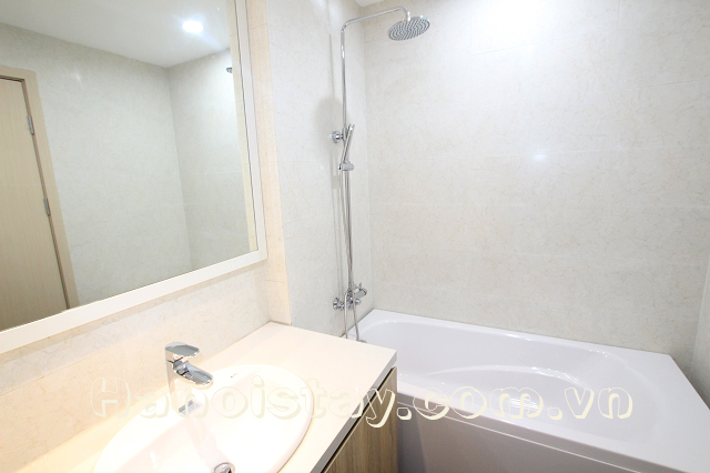 Tòa căn hộ dịch vụ chuyên cho người nước ngoài thuê tại phố Văn Cao, Ba Đình 9