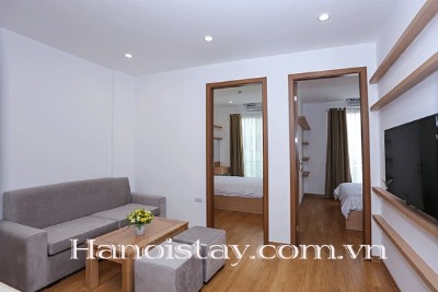 Tòa căn hộ dịch vụ mới cho thuê căn hai phòng ngủ gần hồ Trúc Bạch, Ba Đình