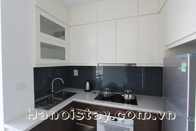 Tòa nhà căn hộ dịch vụ cao cấp cho thuê căn hộ tầng cao, đầy đủ nội thất ở phố Tô Ngọc Vân 8