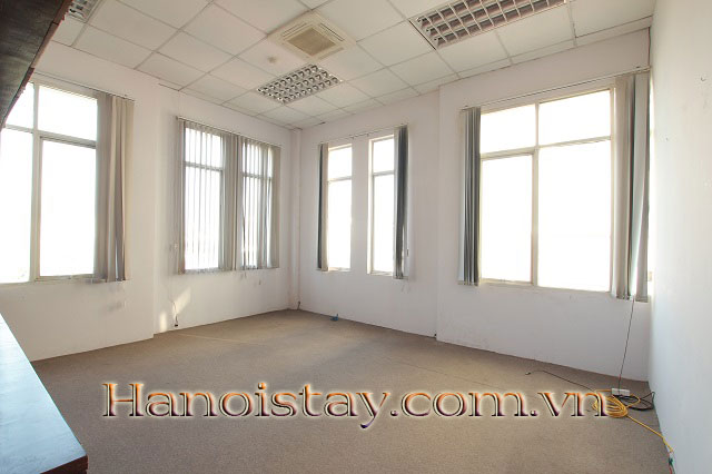 Văn phòng chính chủ đã có sẵn vách ngăn tại Huỳnh Thúc Kháng cho thuê 2