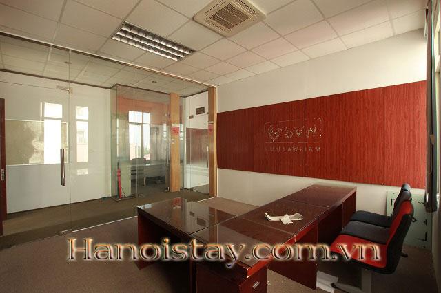Văn phòng chính chủ đã có sẵn vách ngăn tại Huỳnh Thúc Kháng cho thuê 5