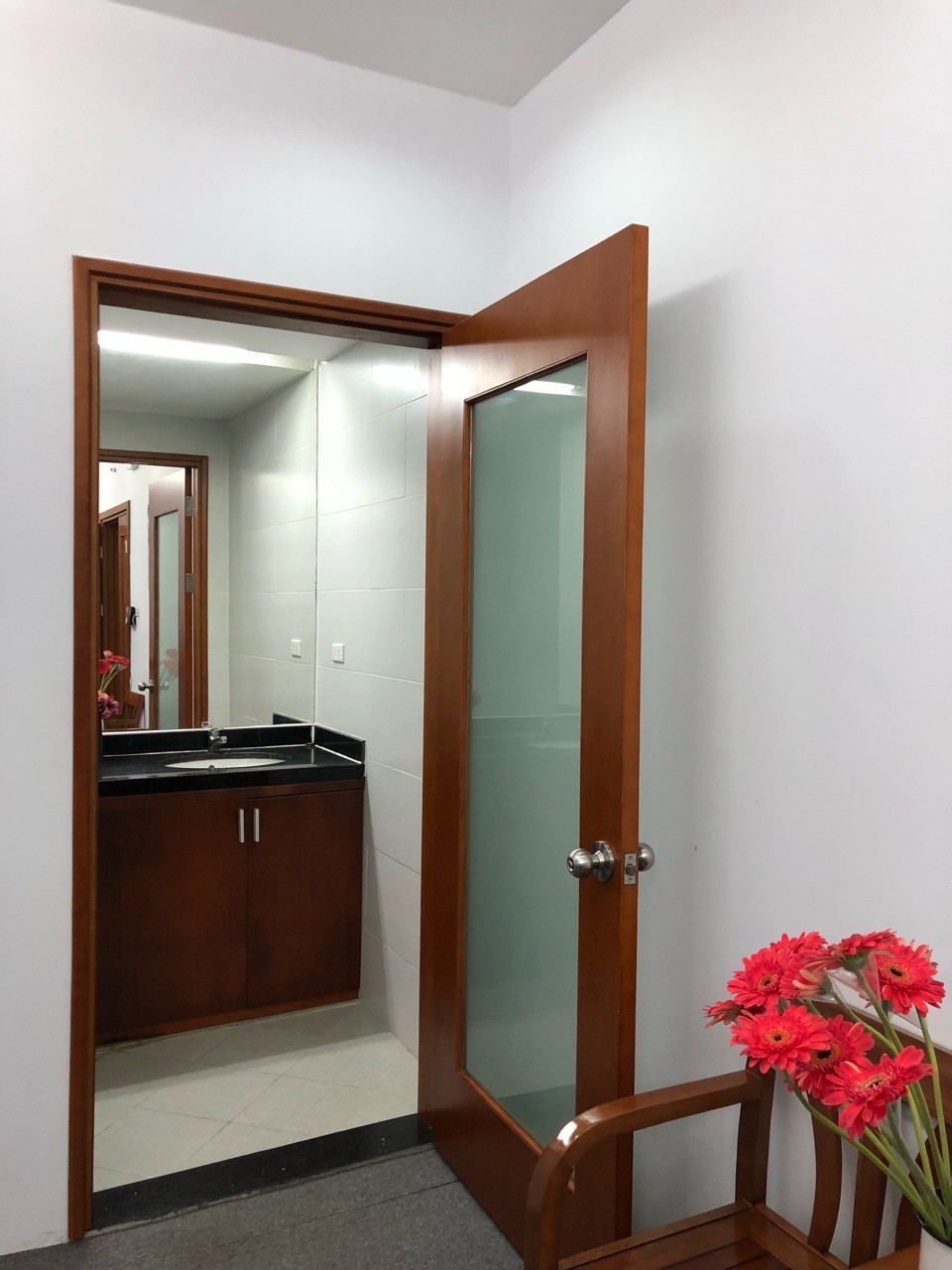 Văn Phòng Đầy Đủ Nội Thất Và Dịch Vụ Cho Thuê Tại Erowindow - 27 Trần Duy Hưng, Cầu Giấy 8